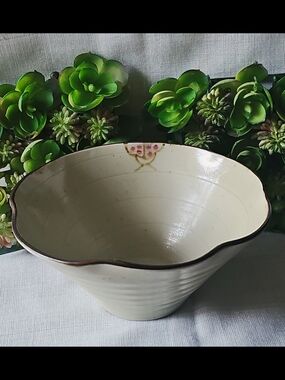 Style Eyes Asian Collection Cream Ceramic Scalloped Bowl  Dining Serveware